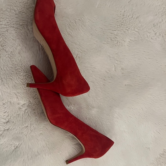 Women's red suede pums 9.5 M - Picture 3 of 7